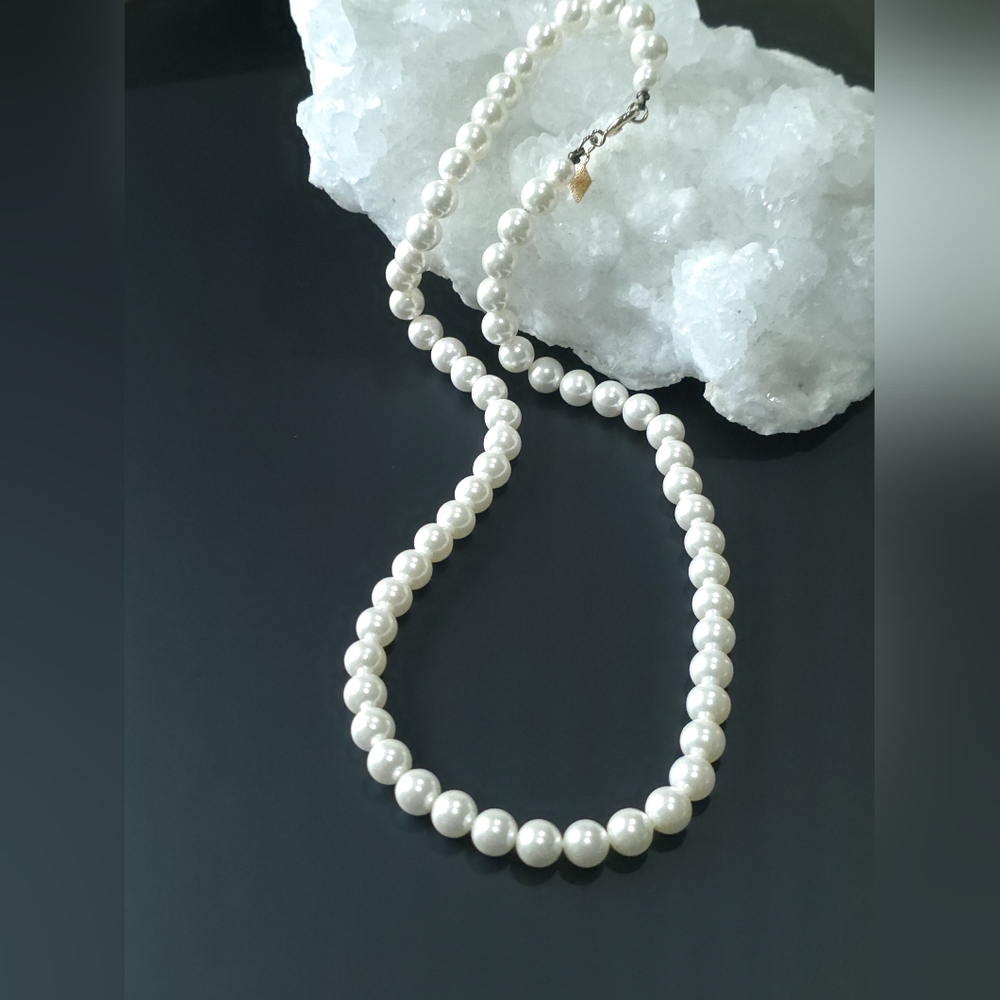 Vintage Sarah Coventry simulated pearl necklace. - Picture 2 of 3